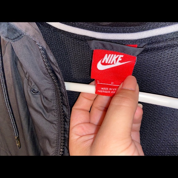 Nike sweater🔴SOLD🔴 - Picture 2 of 4
